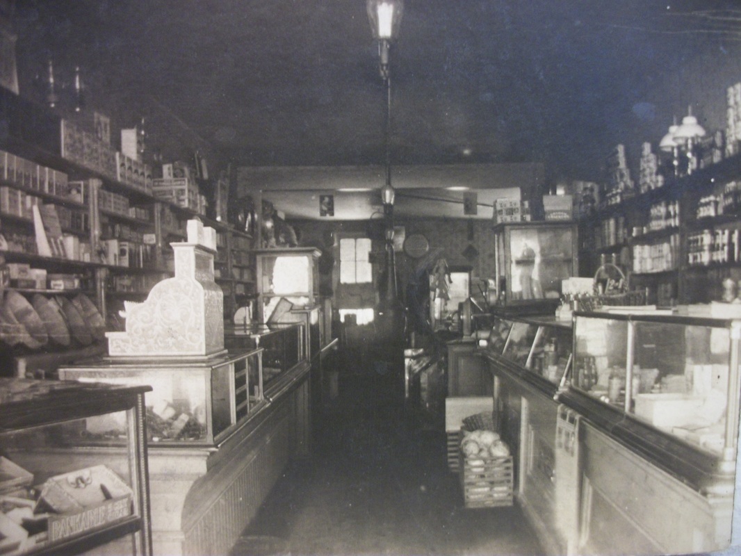 Guntle & Hiatt Grocery around 1898.